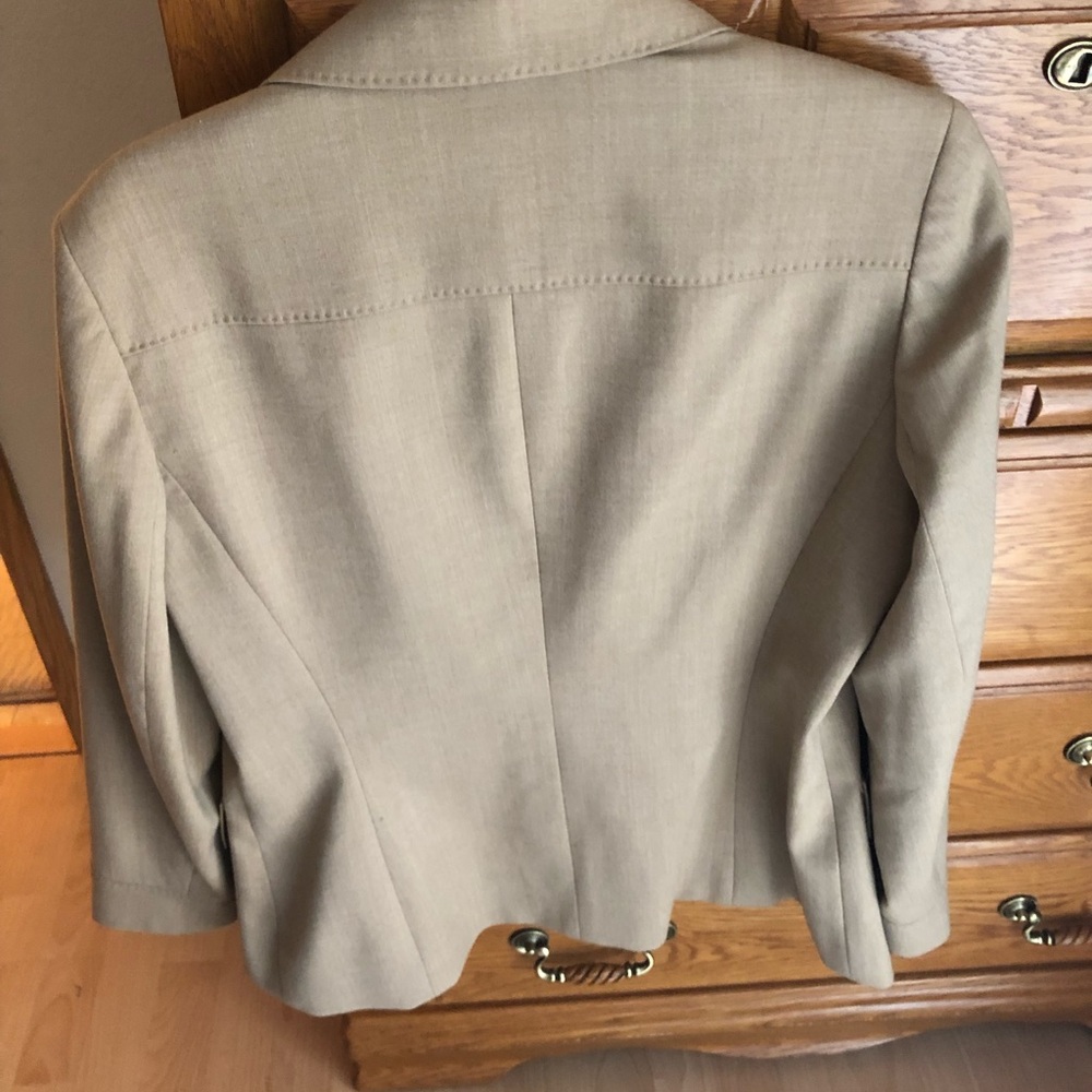 Tan jacket - Picture 2 of 4